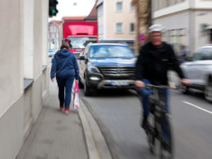 Dichter Verkehr auf der Salzstraße in Kempten