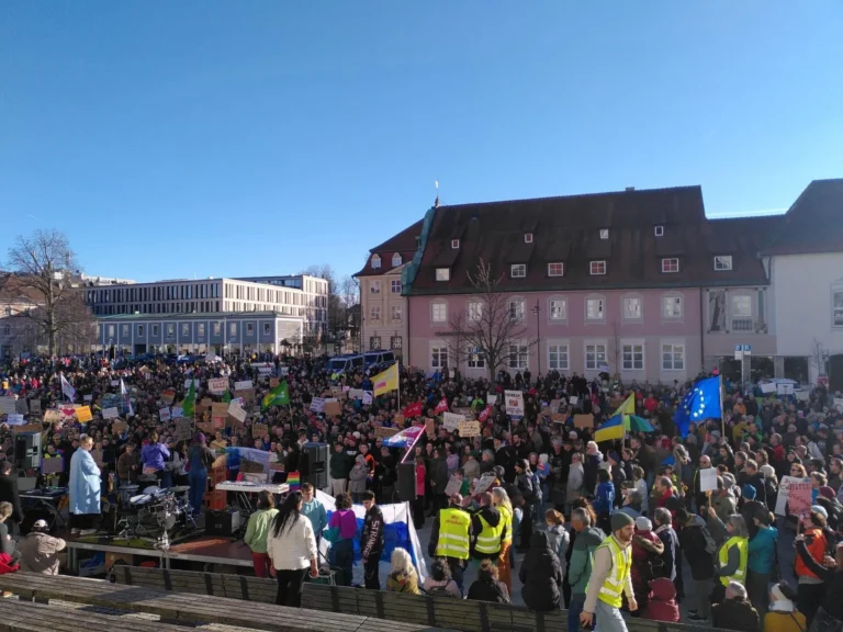Kempten steht auf: Demo gegen Rechtsextremismus