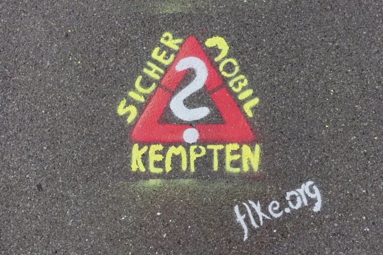 Kreide-Graffiti "Sicher mobil in Kempten?"