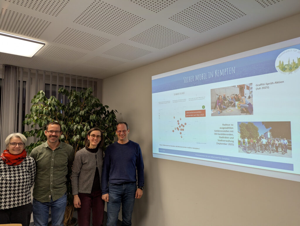 Übergabe "Sicher mobil in Kempten?-Gefahrenstellen an Kemptens Mobilitätsmanager Stefan Sommerfeld