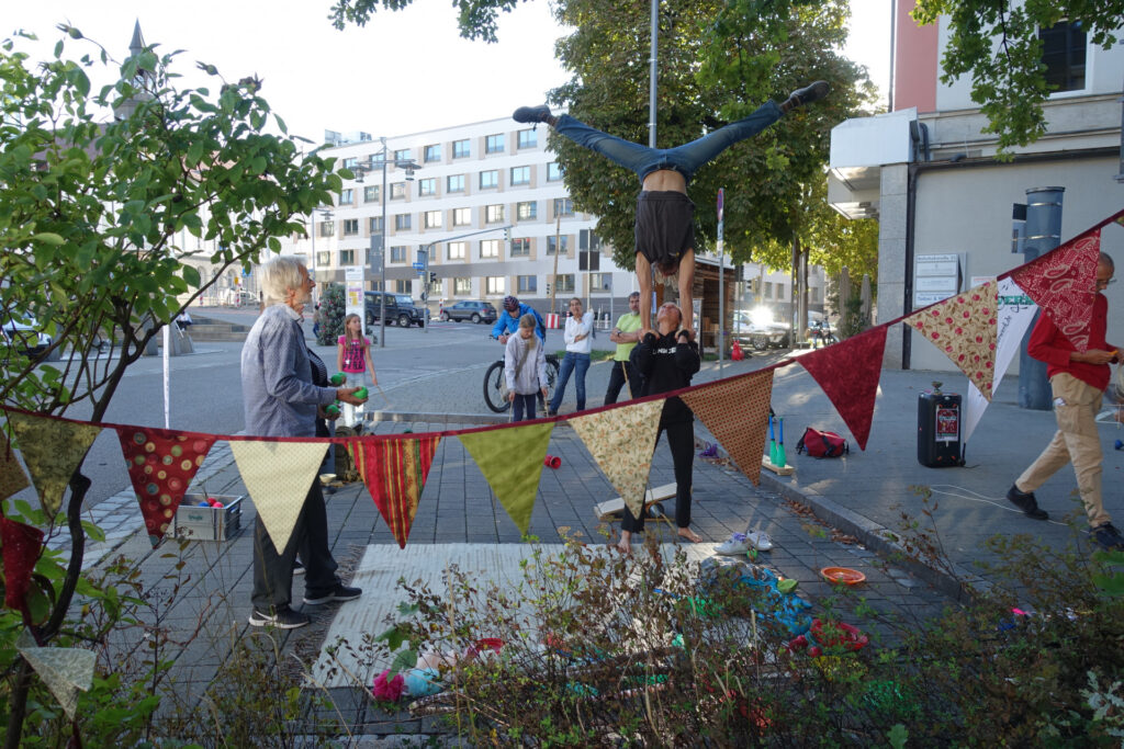 Akrobatik beim Parking Day 2026